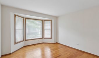 2109 N Charter Point Dr, Arlington Heights, IL 60004