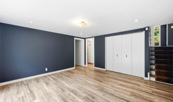 1007 Evergreen Rd, Anchorage, KY 40223