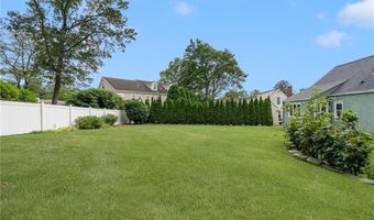 61 Applegate Rd, Cranston, RI 02920