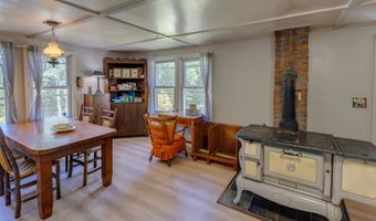 28 Miles Rd, Benton, NH 03785
