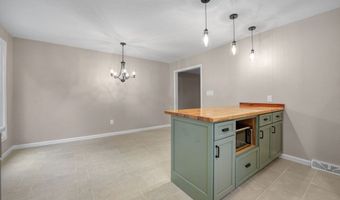 2 Woodland Rd, Acushnet, MA 02743