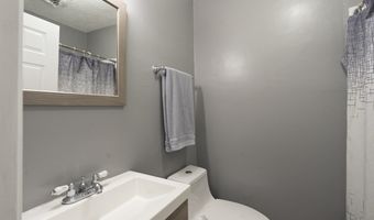 912 David St, Antioch, IL 60002