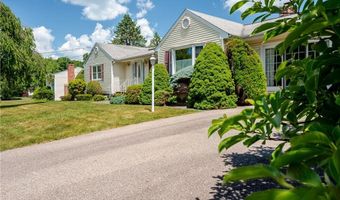 9 Apache Ln, Cumberland, RI 02864