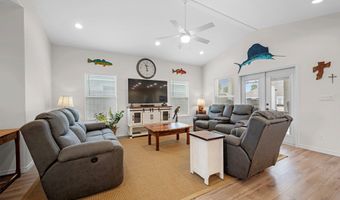 702 S BAY St, Aransas Pass, TX 78336