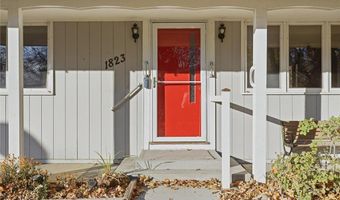 1823 Gramsie Rd, Arden Hills, MN 55112