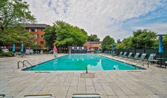 5301 WESTBARD Cir 328, Bethesda, MD 20816