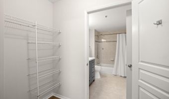 7111 WOODMONT Ave 402, Bethesda, MD 20815