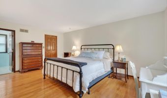 114 W SAVANNAH Dr, Bear, DE 19701