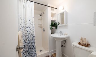 1209 N School St 102, Honolulu, HI 96817