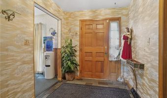 136 N Chillicothe Rd, Aurora, OH 44202