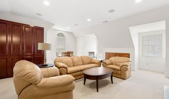 56 Oak Dr, Bedford, NH 03110