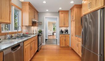 3 Harold St, Newport, RI 02840