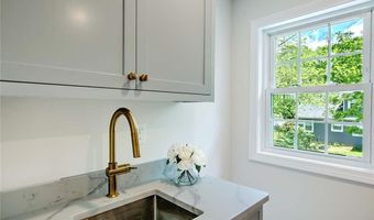 1 Cheshire Dr, Barrington, RI 02806