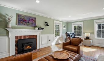 18 Hawk Dr, Bedford, NH 03110