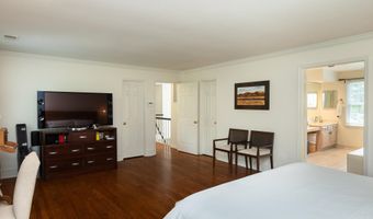 8809 SAUNDERS Ln, Bethesda, MD 20817