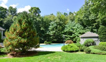 5 Jeff Ln, Canton, CT 06019