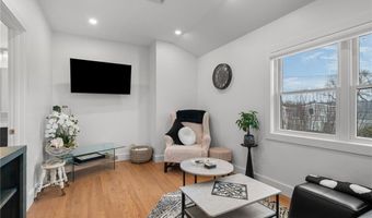 97 Eustis Ave 2, Newport, RI 02840