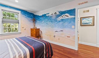 93 Kickemuit Ave, Bristol, RI 02809