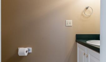 390 Blair Cir, Aurora, OH 44202