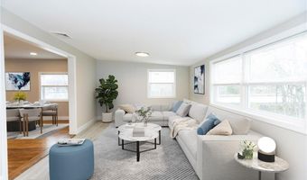 2 Holmes Rd, Coventry, RI 02816