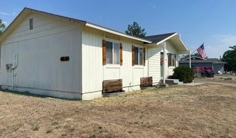 921 S 10th St, Challis, ID 83226