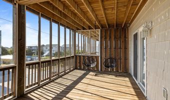 106 Willis Ave A, Atlantic Beach, NC 28512