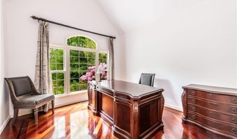 4 Hart Pond Dr, North Smithfield, RI 02896