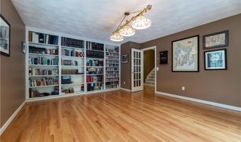 258 Woodridge Dr, North Kingstown, RI 02874