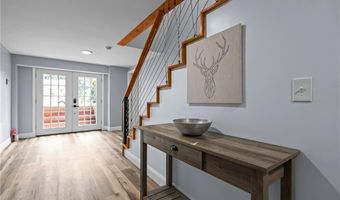137 Overlook Dr, Warwick, RI 02818