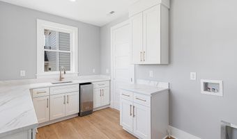 121 Sound Dr, Atlantic Beach, NC 28512