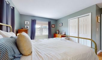 5 Crawford Dr, Bath, ME 04530