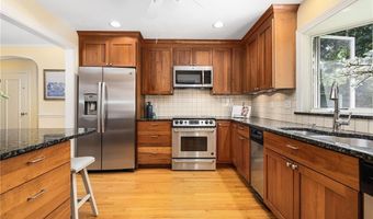 75 Markwood Dr, Barrington, RI 02806