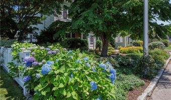 198 Gibbs Ave, Newport, RI 02840