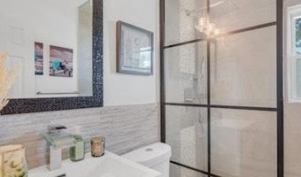 201 Maiden Ln, Bergenfield, NJ 07621