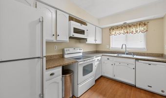 62 Monticello Dr 62, Branford, CT 06405