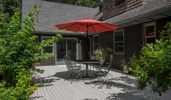 9 Scitterygussett Dr, Falmouth, ME 04105