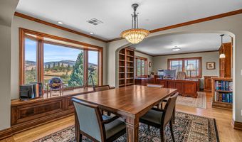 551 Strawberry Ln, Ashland, OR 97520