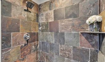 132 Point Of Woods Dr, Albany, NY 12203