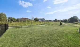 900 Treeline Dr, Algonquin, IL 60102