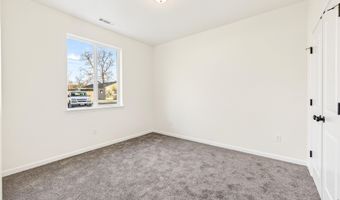 307 6th St, Benton City, WA 99320