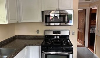 32 Kellogg St, Brookfield, CT 06804