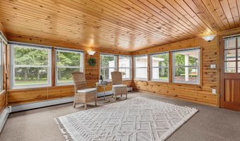 1525 E JOHN St, Appleton, WI 54915