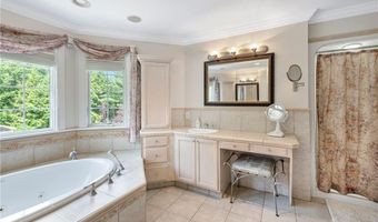 81 Crest Dr, Cranston, RI 02921