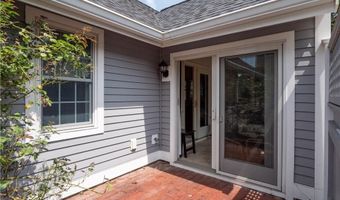 318 Corey Ln, Middletown, RI 02842