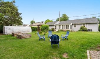 96 Comly Rd, Bayonne, NJ 07035