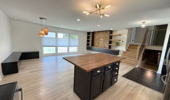 2305 N Williamsburg St, Arlington Heights, IL 60004