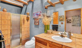 42 Hondo Seco Rd, Arroyo Hondo, NM 87513