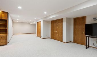 805 27th St SW, Austin, MN 55912
