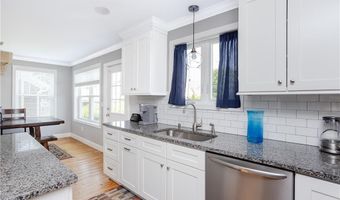 52 Bedlow Ave, Newport, RI 02840