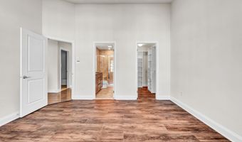 10 Putnam Ln 10, Danbury, CT 06810